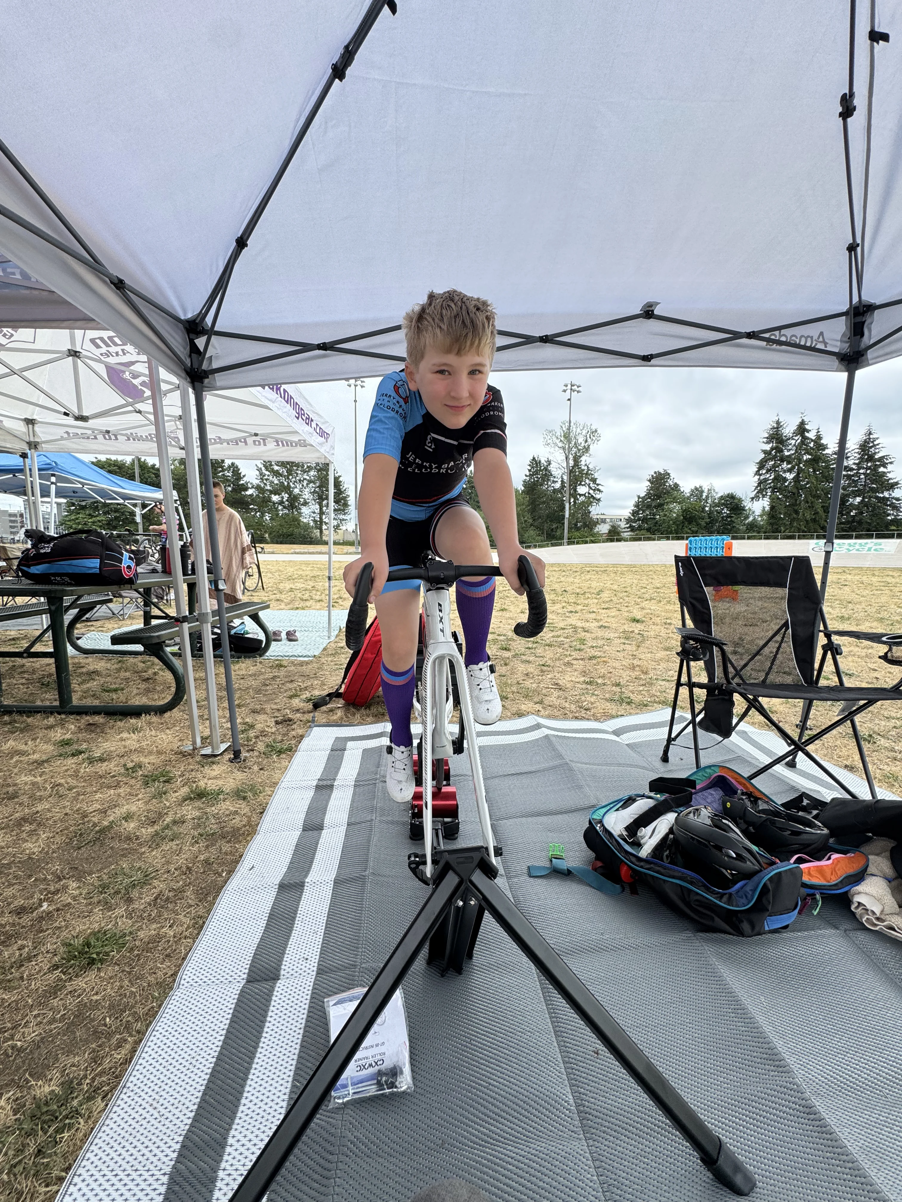 Leo Wilssens warming up on his track bike