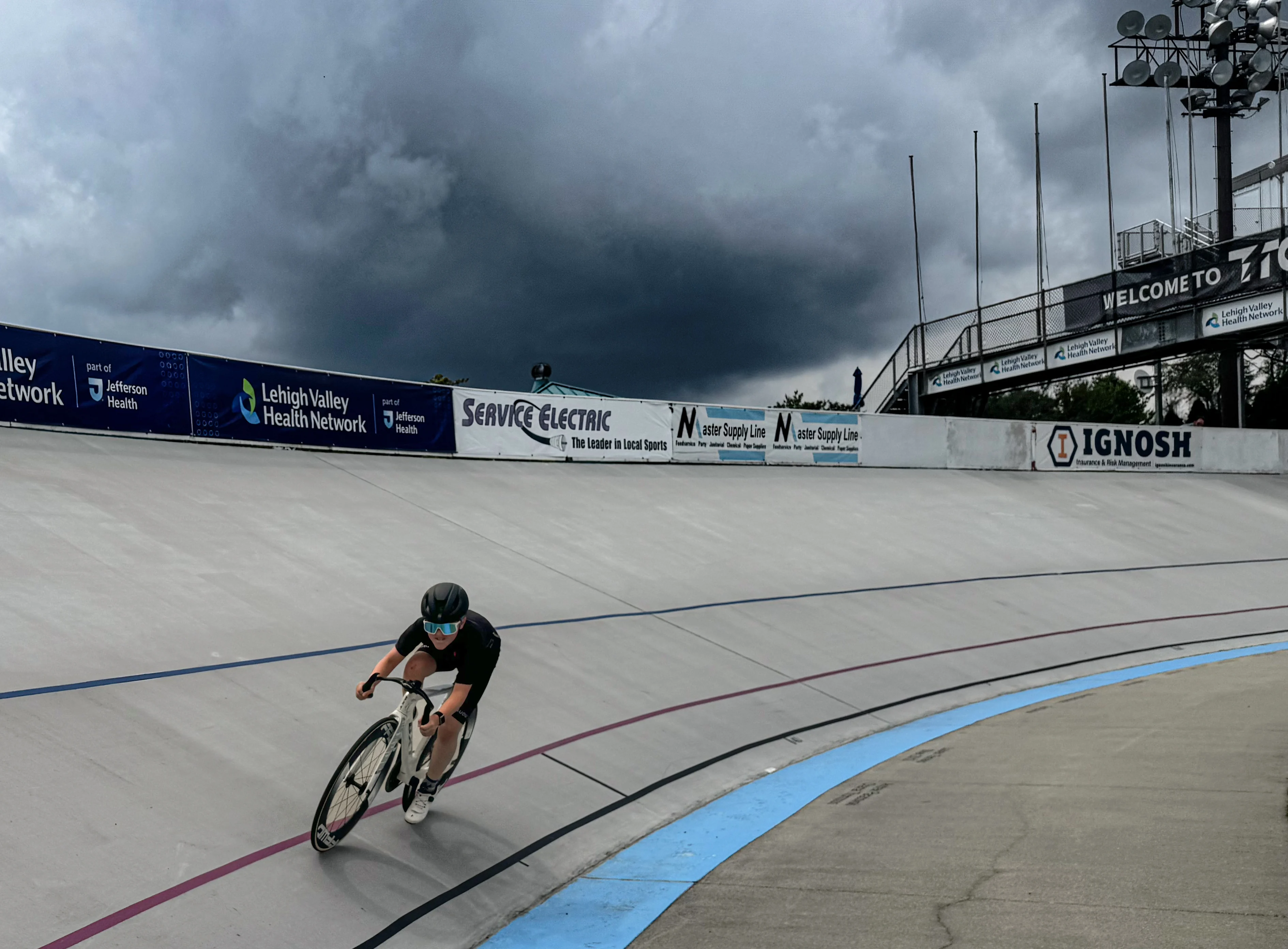 Leo Wilssens racing on the velodrome